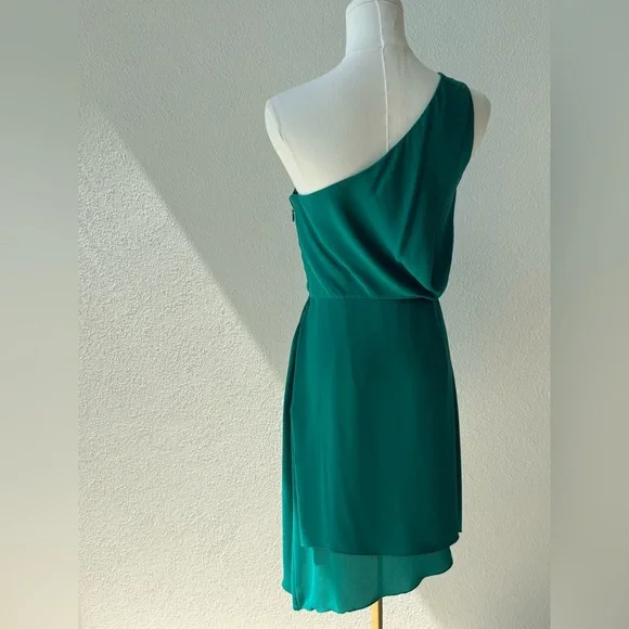 ‼️Vintage‼️ BCBGMaxAzria Rare gorgeous green One-Shoulder Dress, size 2 - Picture 6 of 11
